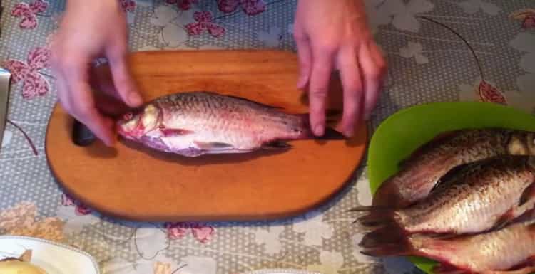 To prepare fried fish, prepare the ingredients
