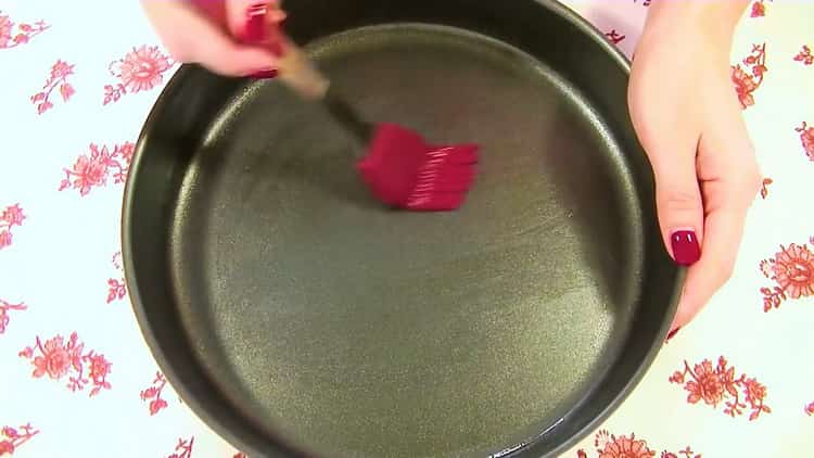 To make jellied pizza in the oven, grease the mold