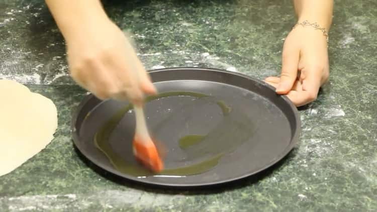 For the preparation of Italian pizza. prepare the form