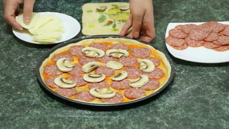 How to learn how to cook delicious Italian pizza