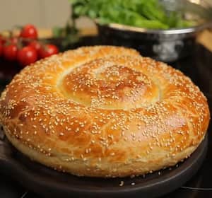 A wonderful pie with chicken and mushrooms - very simple and fast