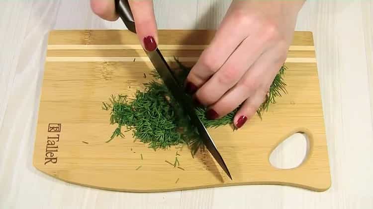 To make cabbage jellied pie, chop the greens