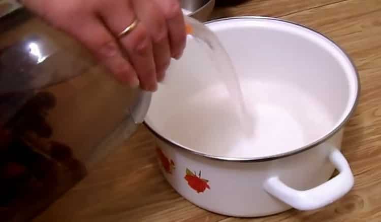 To make grapes compote, drain the water