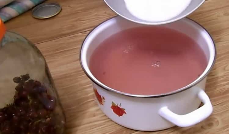 To make grapes compote add sazhar