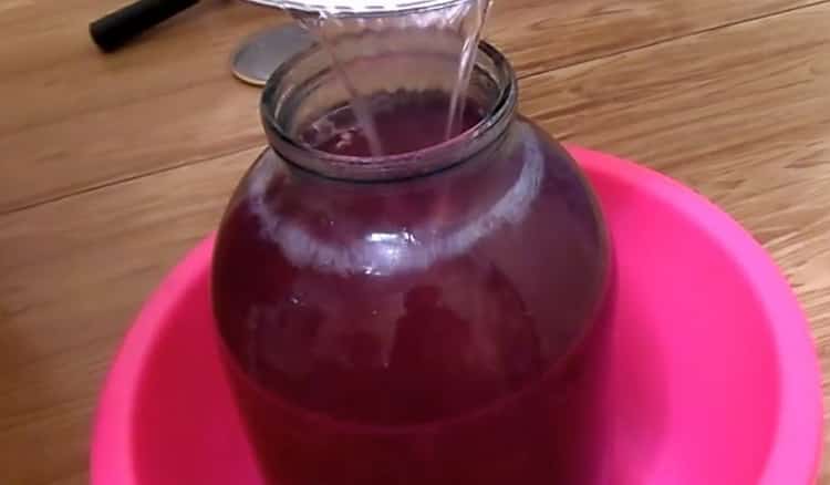 To make grapes compote, pour the berries again