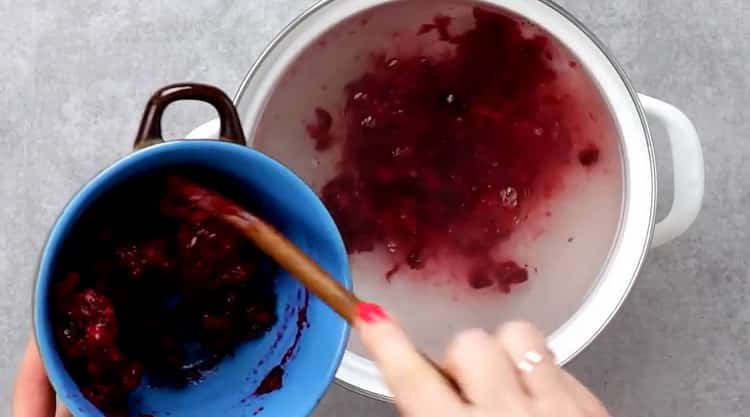 Boil cranberry compote