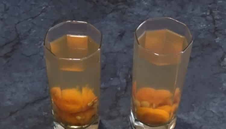 See how to cook dried apricots compote