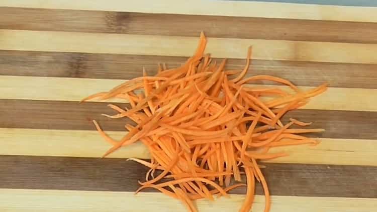 For the preparation of canned fish at home. chop carrots