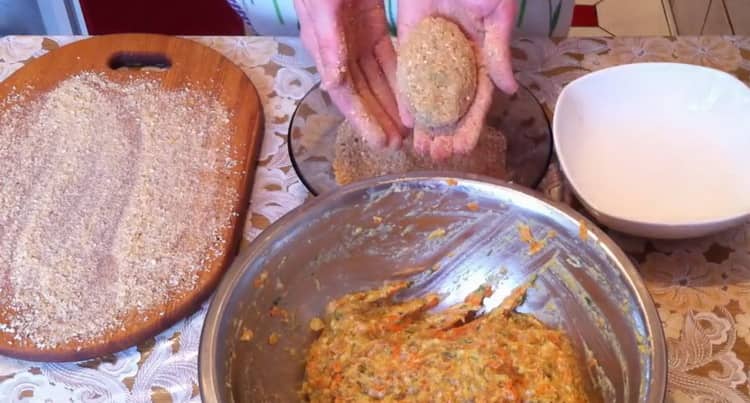 To make fish cutlets, breaded cutlets