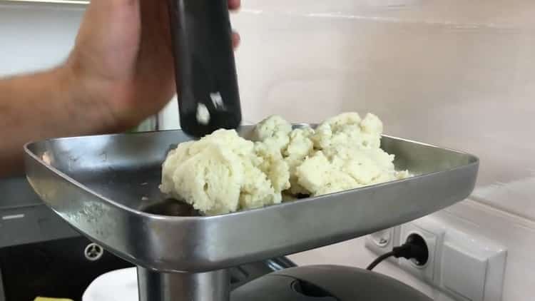 Grind bread to make fire-cutlets