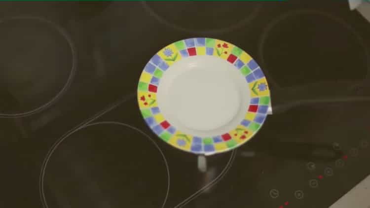 To make coffee with cinnamon, mix the ingredients.