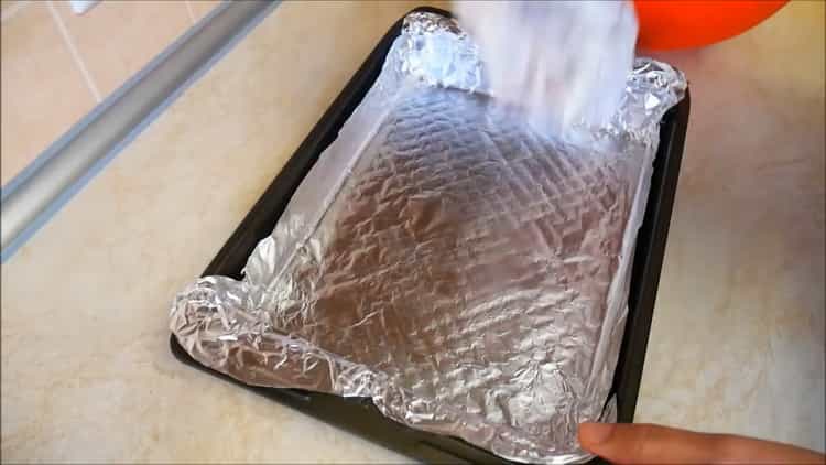 To prepare the rabbit, prepare the mold