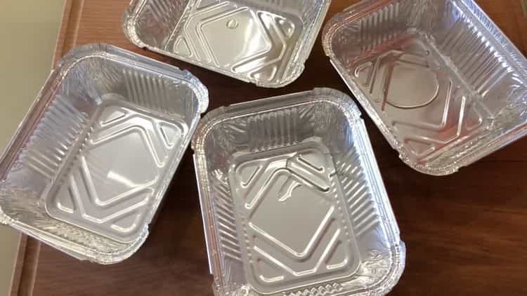 To prepare the chicken breast with potatoes in the oven, prepare the form