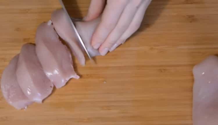 To make chicken curry according to the recipe, chop the meat