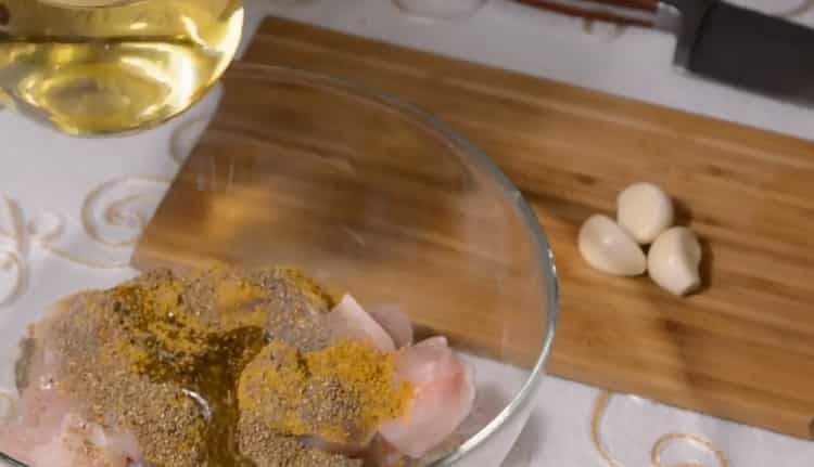 To make chicken curry according to the recipe, prepare the butter