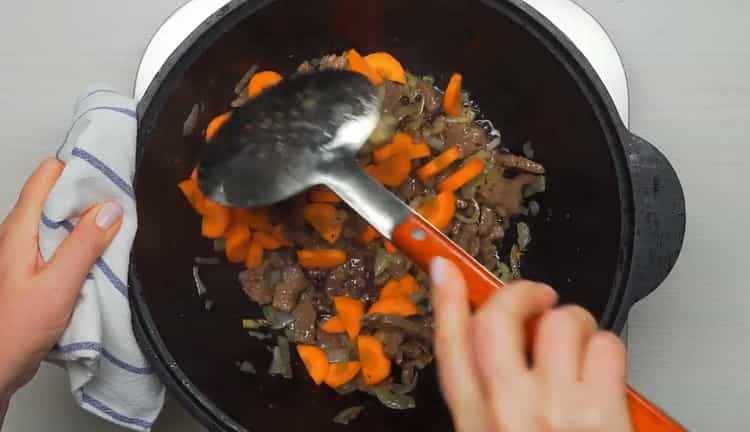 To cook beef lagman, cut carrots