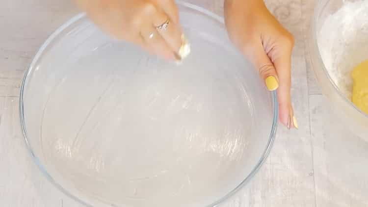 To prepare a Laurentian pie with chicken and mushrooms, prepare a form