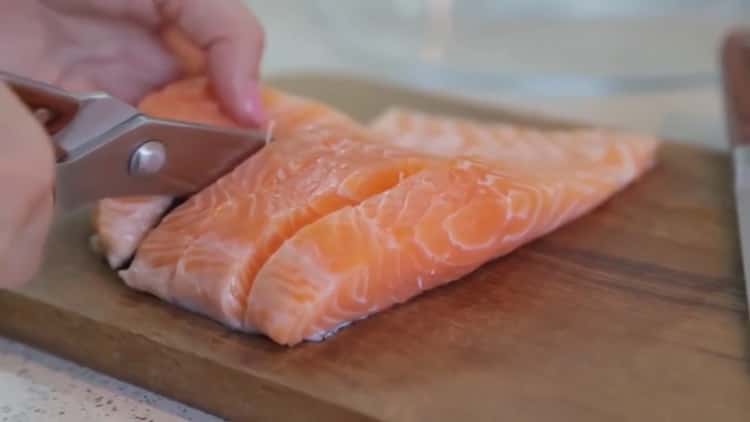 To cook salmon in the oven in a foil, cut the fish