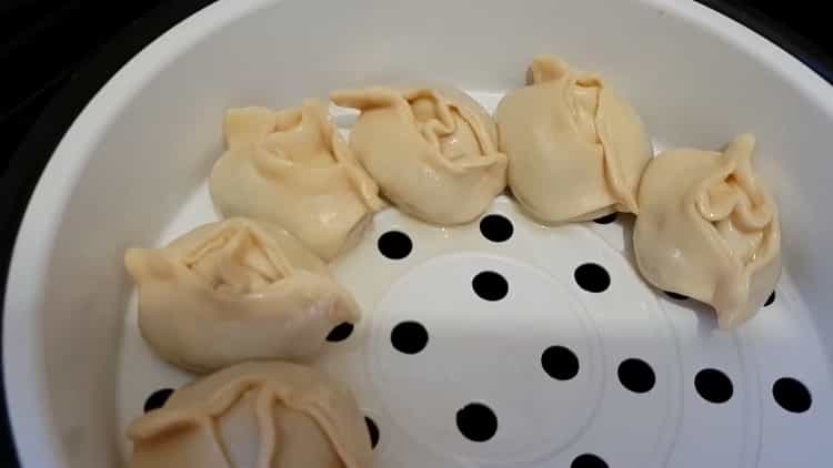Manti in a slow cooker for a couple according to a step by step recipe with a photo