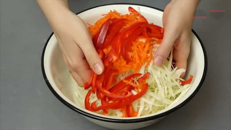 To mix pickled cabbage, mix the ingredients.