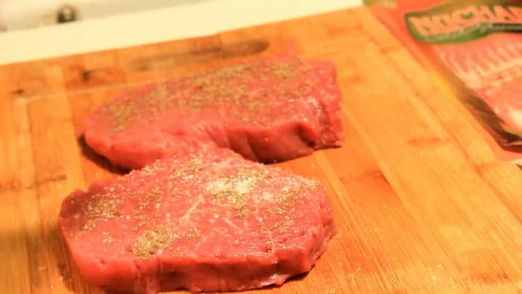 To prepare beef medallions, prepare spices