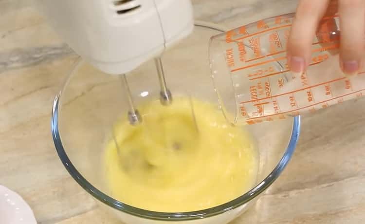 To mix marble cookies, mix the ingredients.