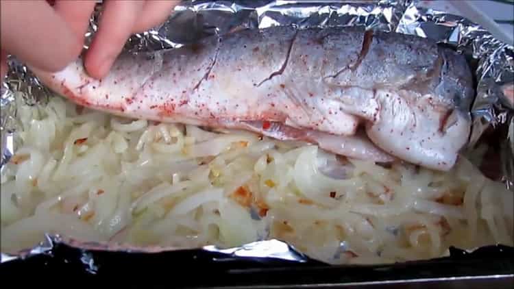 For cooking novagi in the oven. put fish onion