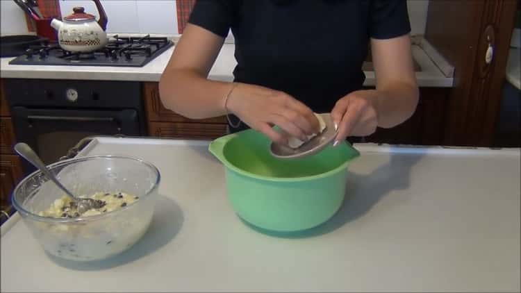 To make a bulk pie with cottage cheese, combine flour and butter