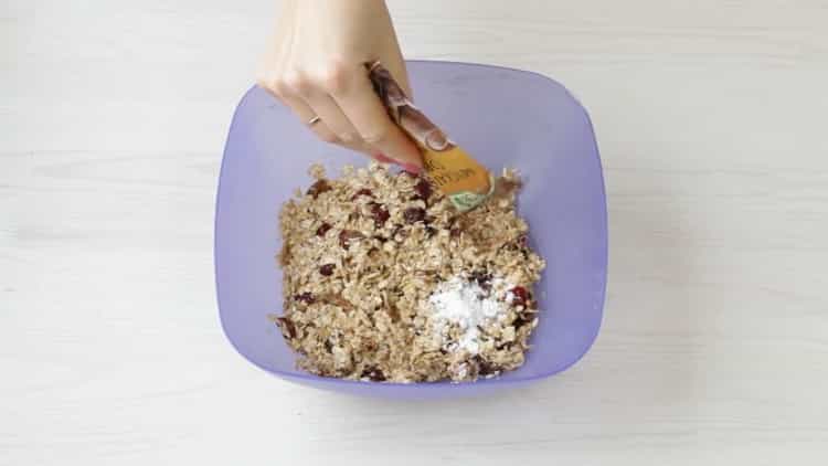 To make oatmeal cookies with a banana, mix the ingredients