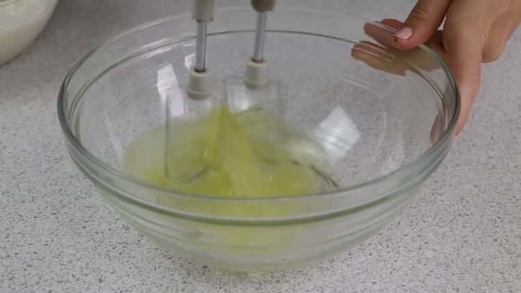 To prepare an open pie with cottage cheese, beat the protein