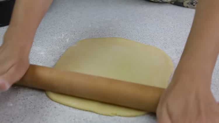 To make an open pie with cottage cheese, roll out the dough
