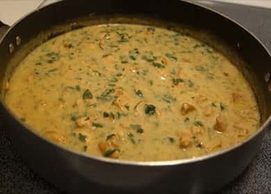 Delicious chicken and sour cream sauce