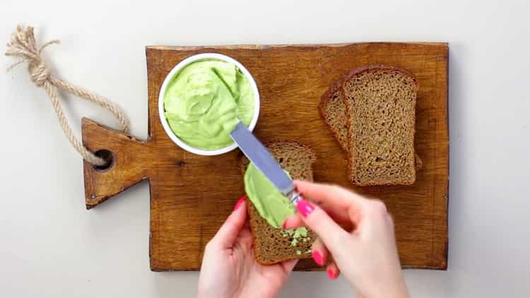 sandwich avocado paste ready