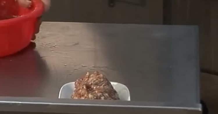 To make dumplings with broth, cook minced meat