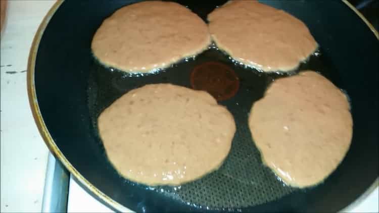 To cook the liver fritters from beef liver, heat the pan