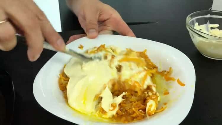 To prepare a liver cake from beef liver according to a simple recipe, prepare a shaving brush