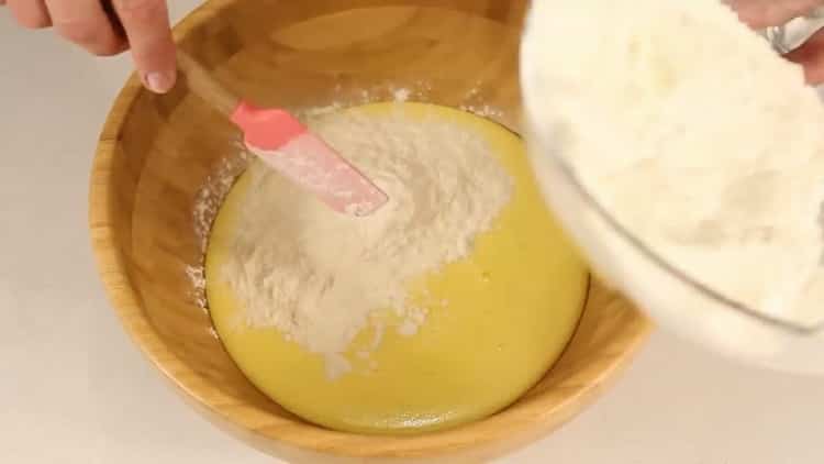 Add flour to make cookies in the oven