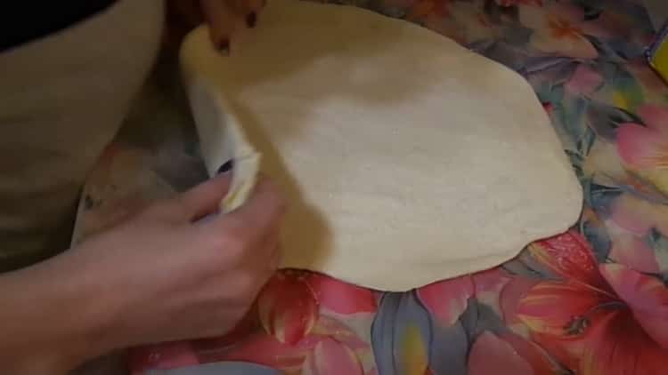 To make homemade cookies on margarine, roll out the dough