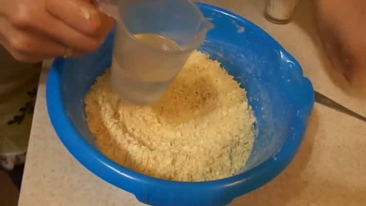 To make homemade cookies on margarine, add water