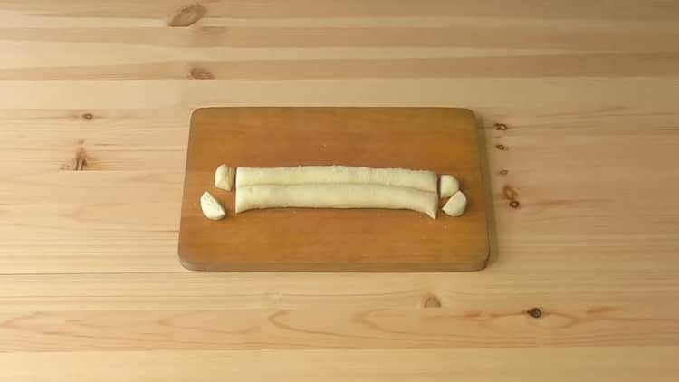 To make cookies on sour cream, roll out the dough