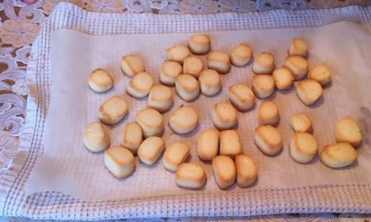 To prepare melting snow cookies, prepare a mold