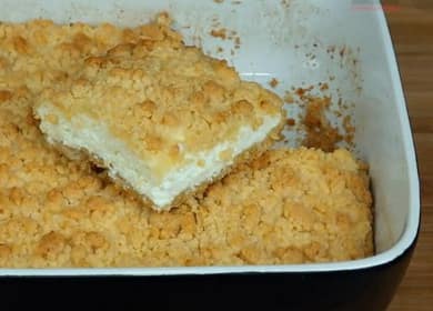 Cake with shortbread crumbs and cottage cheese - the simplest recipe