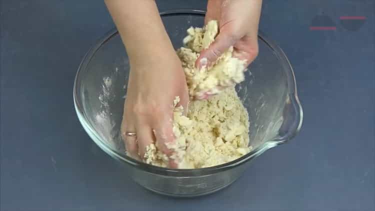 To make a crumb pie with cottage cheese, prepare the dough