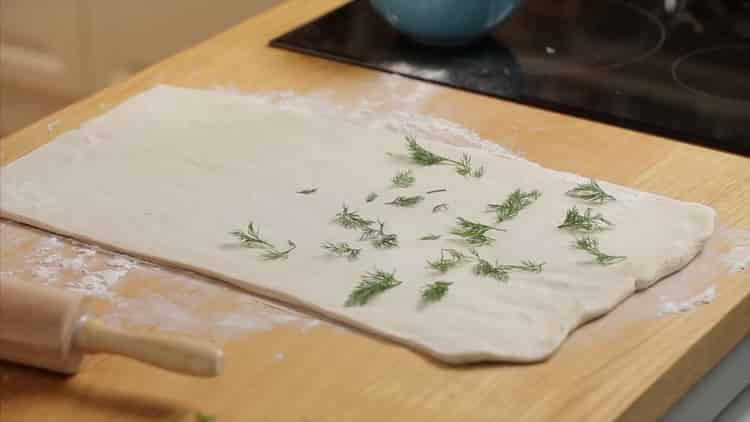 To make a pie with chicken and mushrooms, put parsley on the dough