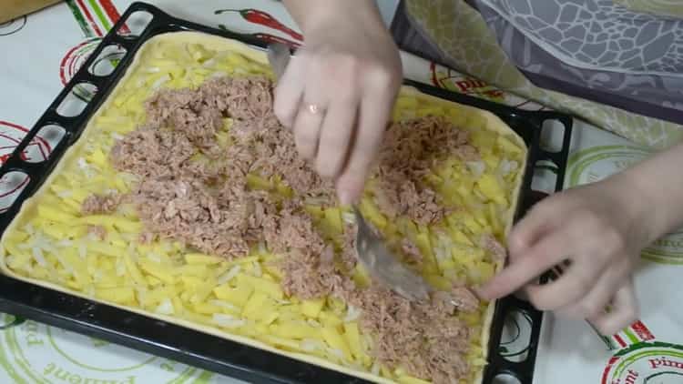 To prepare a pie with fish and potatoes, put all the ingredients on the dough