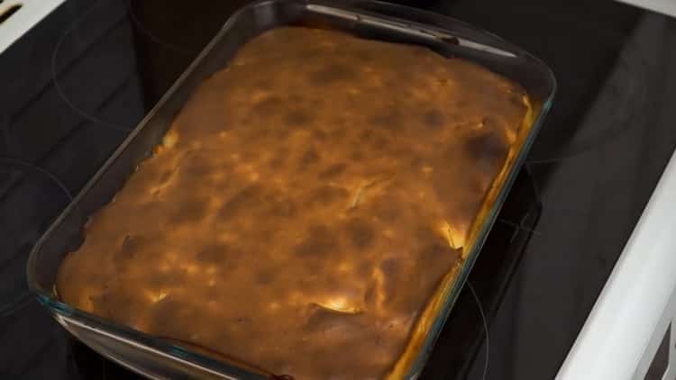 A delicious pie with cottage cheese and apples is ready