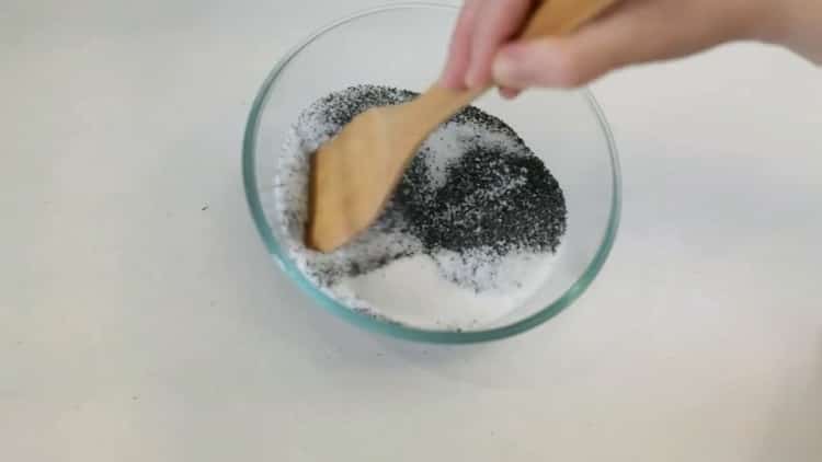 To make pies with poppy seeds, mix poppy seeds and sugar