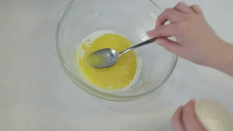 To make pies with poppy seeds, prepare a dumpling