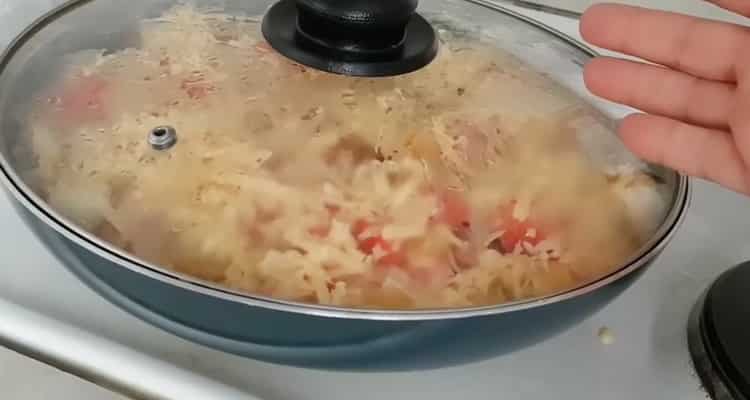 To make pizza without dough, cover the pan
