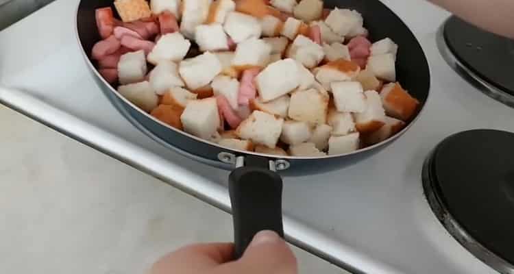 To make pizza without dough, mix the ingredients.